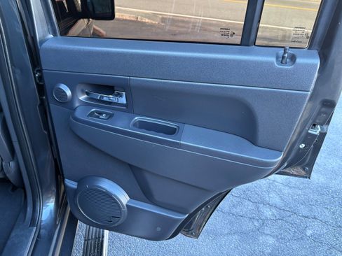 Used 2011 Jeep Liberty Sport image 21