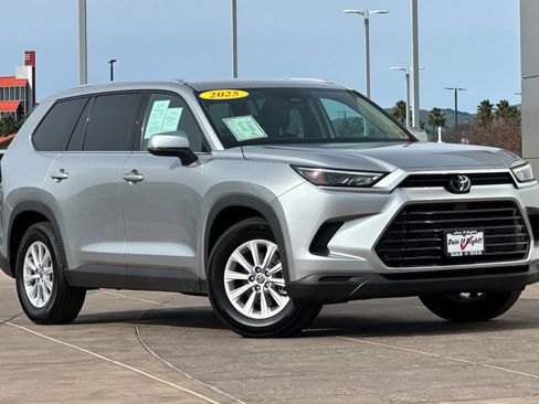 Certified 2025 Toyota Grand Highlander AWD image 2