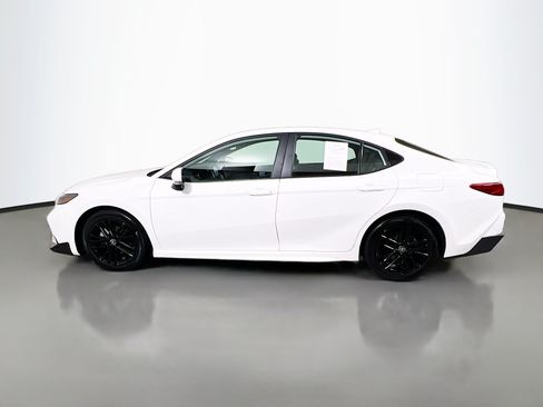 Used 2025 Toyota Camry SE FWD image 9