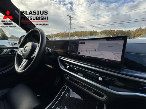 Used 2025 BMW X7 M60i w/ Climate Comfort Package image 26