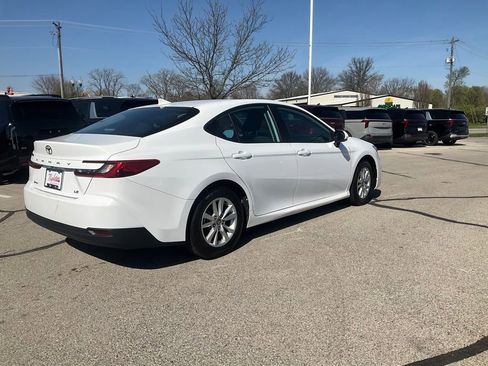 Used 2025 Toyota Camry LE FWD image 5