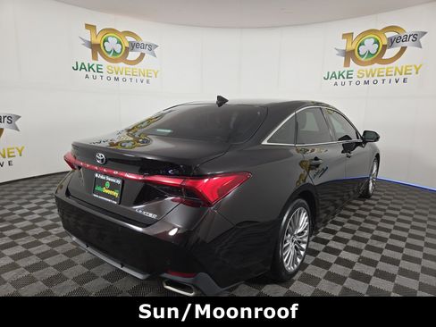Used 2019 Toyota Avalon Limited image 9