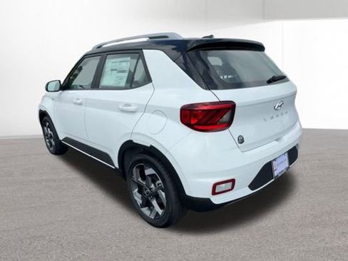 New 2026 Hyundai Venue SEL FWD image 6