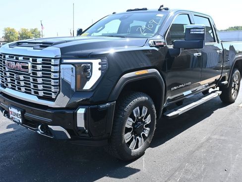 New 2026 GMC Sierra 3500 Denali w/ Denali Reserve Package AWD/4WD image 12