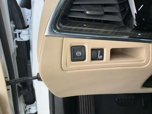 Used 2019 Cadillac XT5 FWD image 8