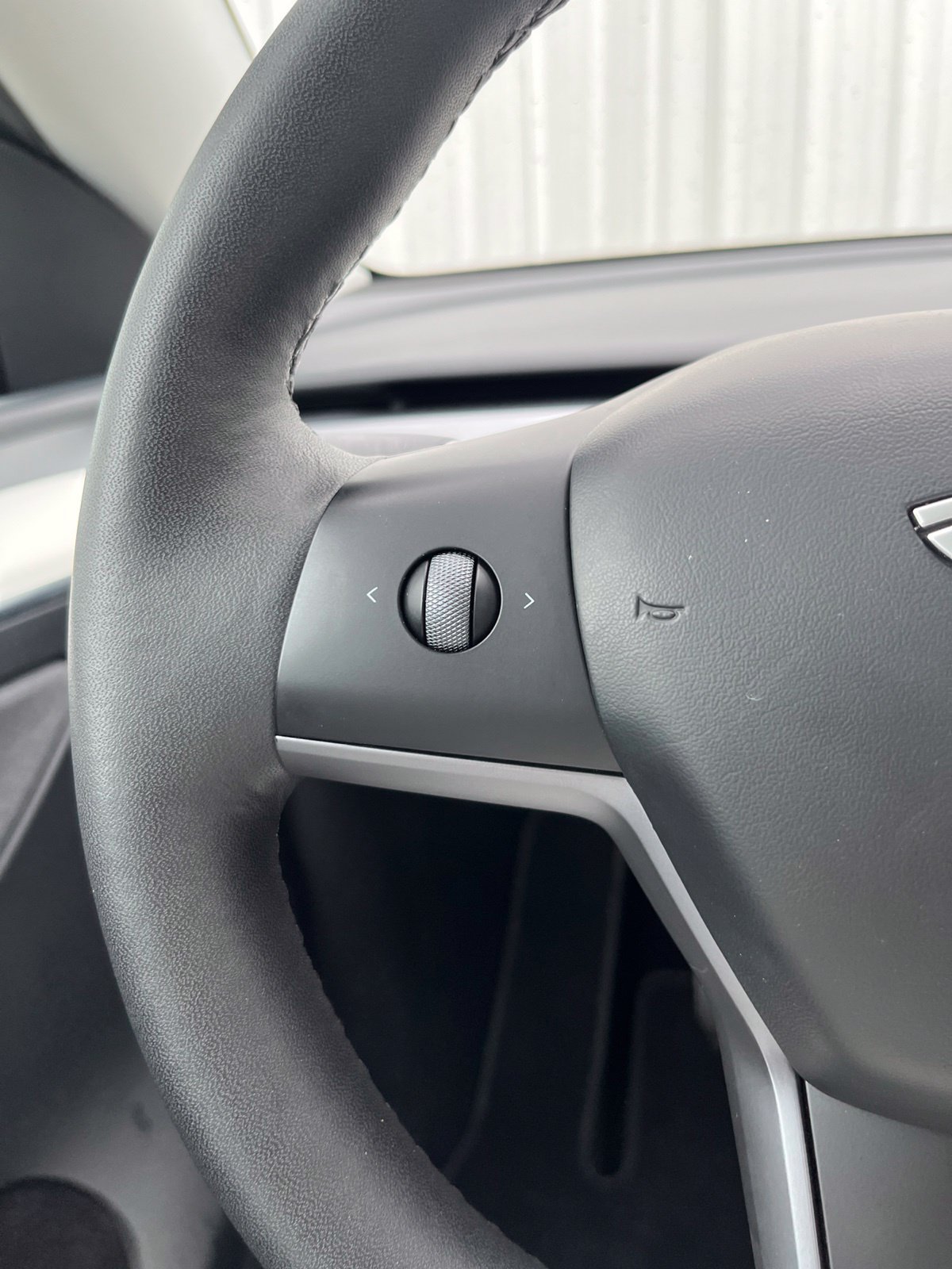 Used 2024 Tesla Model Y 2WD image 22
