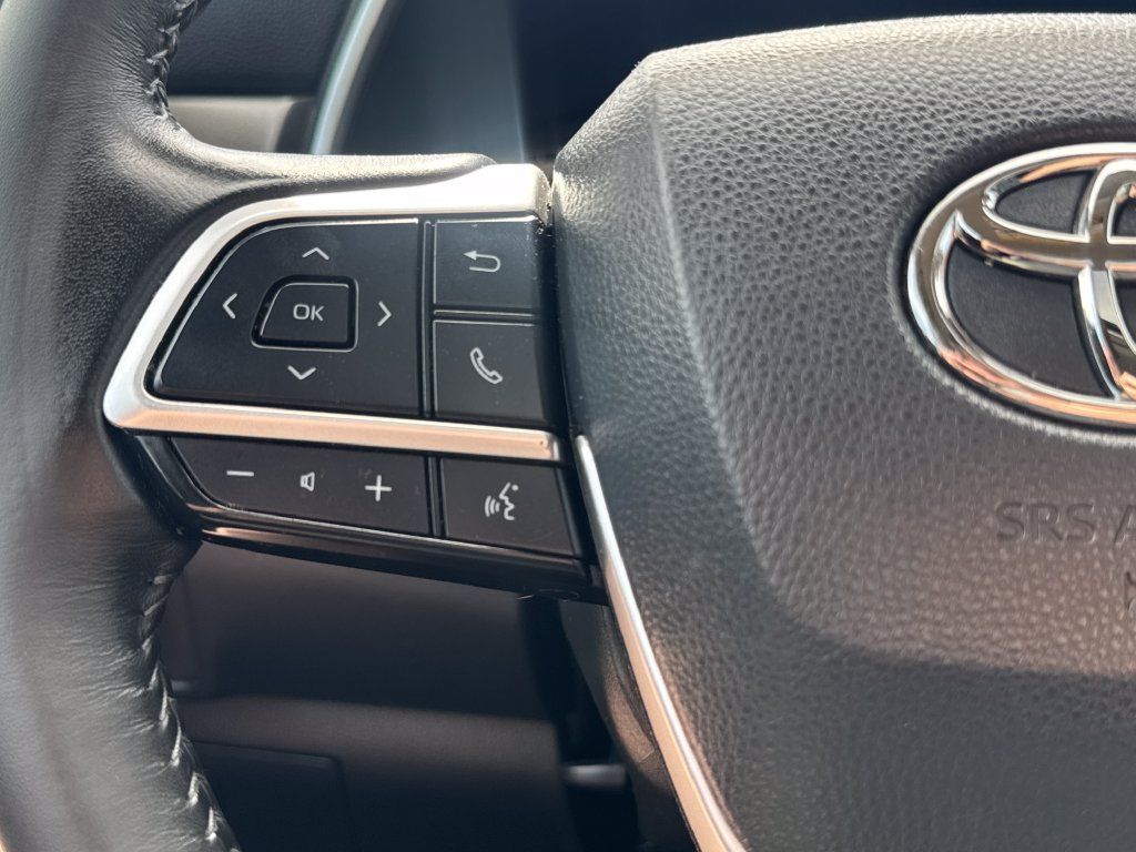 Used 2023 Toyota Highlander XLE AWD/4WD image 21