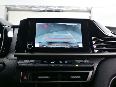 Used 2025 Toyota Camry LE image 17