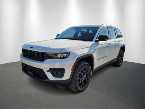 New 2025 Jeep Grand Cherokee Laredo image 2