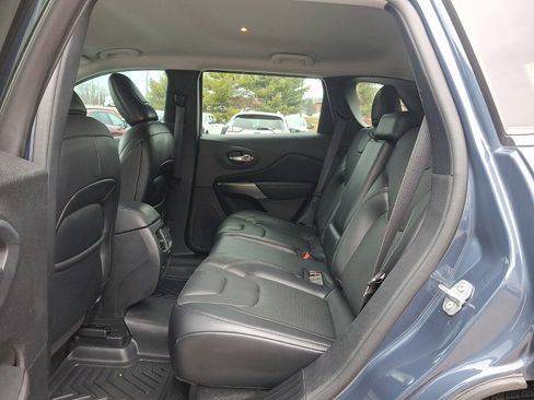 Used 2021 Jeep Cherokee Latitude Lux w/ Comfort/Convenience Group image 11