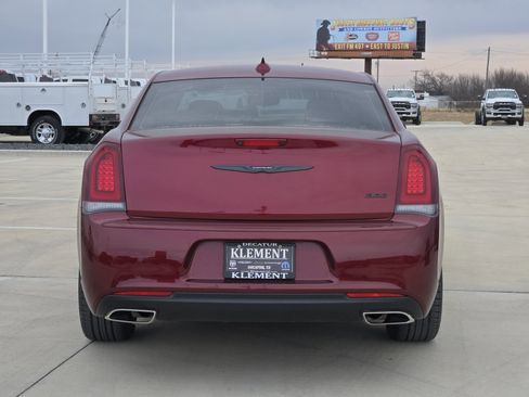 Certified 2023 Chrysler 300 Touring w/ Sport Appearance Package image 6