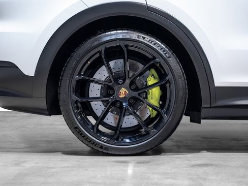 Used 2022 Porsche Cayenne Turbo S image 24