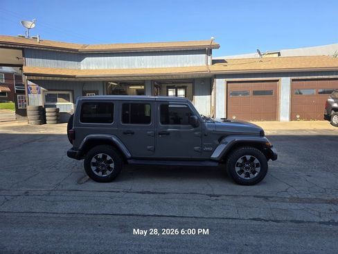 Used 2018 Jeep Wrangler Unlimited Sahara w/ Dual Top Group AWD/4WD image 6