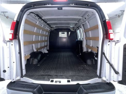 Used 2024 GMC Savana 2500 Work Van w/ Driver Convenience Package image 19