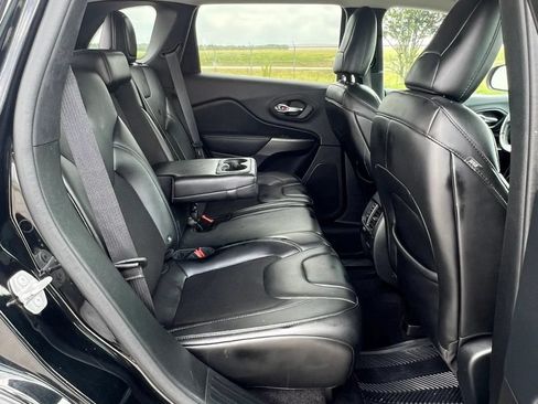 Used 2019 Jeep Cherokee Latitude Plus FWD image 15