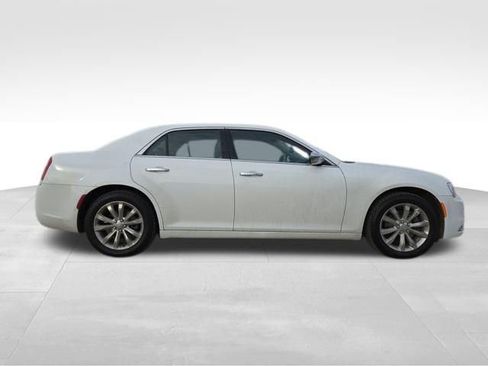Used 2019 Chrysler 300 Limited image 13