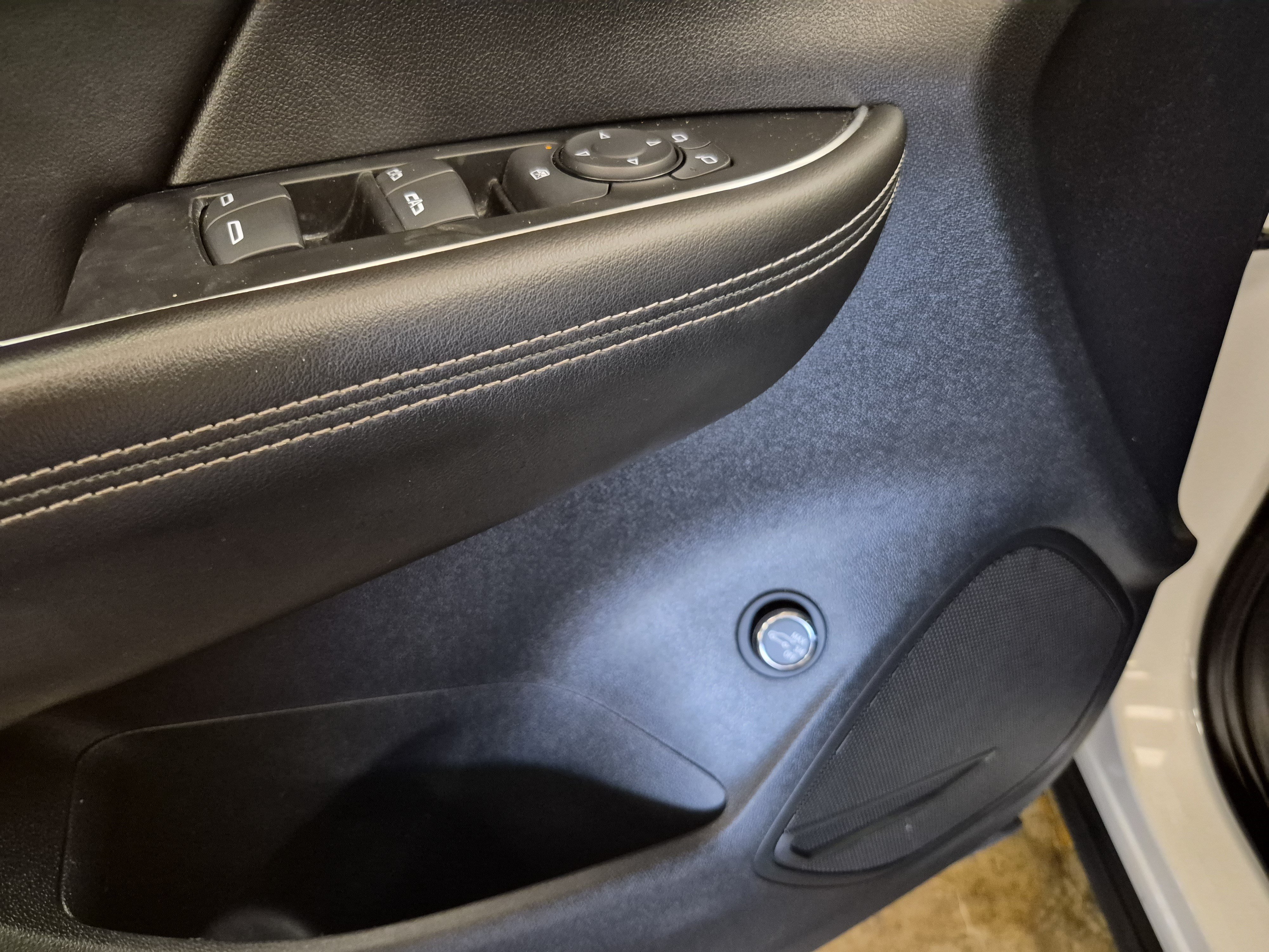 Used 2023 Buick Envision Essence w/ Sport Touring Package FWD image 12