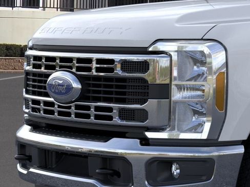 New 2026 Ford F250 XLT w/ FX4 Off-Road Package AWD/4WD image 17