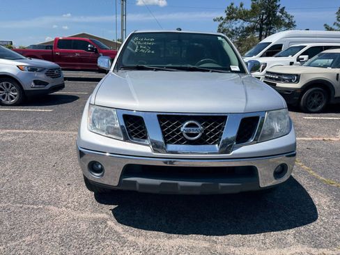 Used 2013 Nissan Frontier SV w/ SV Value Truck Pkg RWD image 2