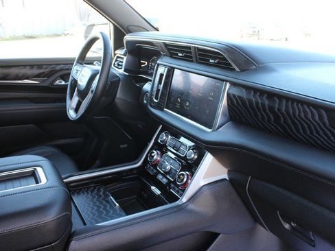 Used 2024 GMC Yukon XL Denali w/ Max Trailering Package image 17