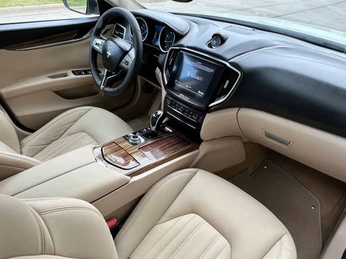 Used 2018 Maserati Ghibli S image 24