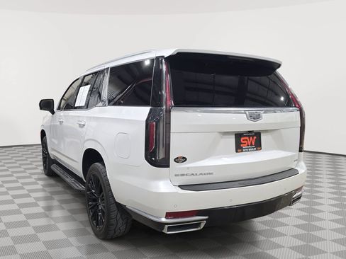 Used 2022 Cadillac Escalade Luxury AWD/4WD image 5