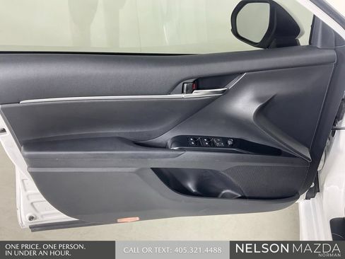 Used 2019 Toyota Camry SE FWD image 17