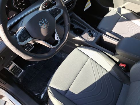 New 2026 Volkswagen Tiguan SE R-Line FWD image 16