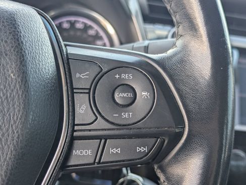 Used 2020 Toyota Camry SE FWD image 17