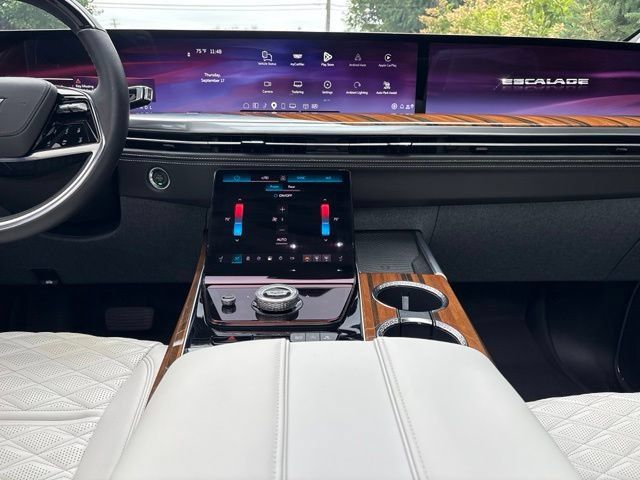 Certified 2025 Cadillac Escalade Sport Platinum w/ LPO, ONYX Package AWD/4WD image 23