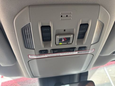 Used 2021 Toyota Highlander Limited image 10