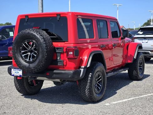 Used 2024 Jeep Wrangler Unlimited Rubicon AWD/4WD image 7