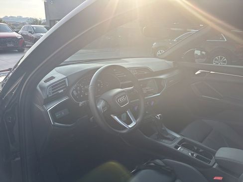 Used 2025 Audi Q3 2.0T Premium w/ Black Optic Sport Package image 12