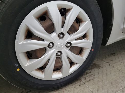 Used 2020 Hyundai Accent SE FWD image 31