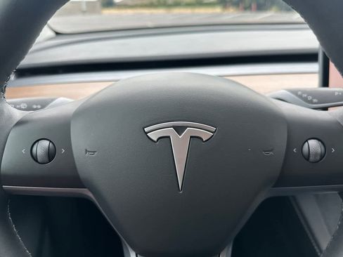 Used 2023 Tesla Model Y Long Range AWD/4WD image 25