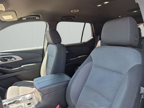 Used 2023 Chevrolet Traverse LT image 30