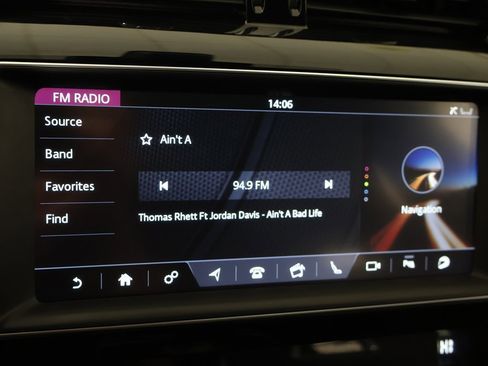 Used 2020 Jaguar F-PACE SVR image 48