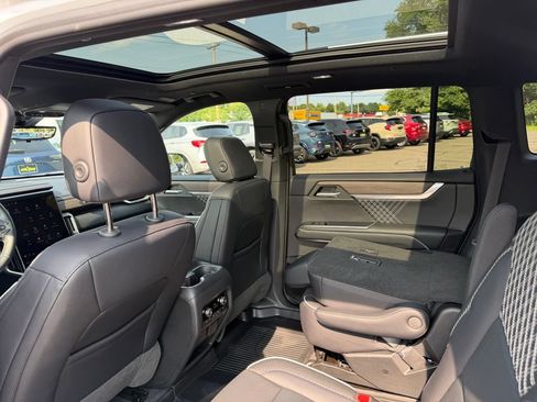 Used 2026 GMC Acadia Denali w/ Super Cruise Package AWD/4WD image 10