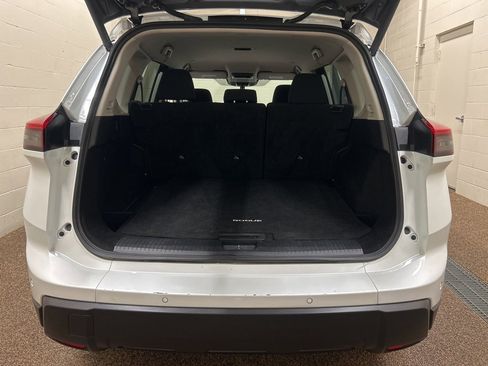 Used 2024 Nissan Rogue SV image 11
