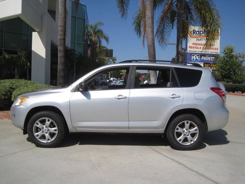 Used 2011 Toyota RAV4 2WD w/ Upgrade Value Pkg image 3