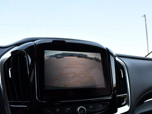 Used 2018 Chevrolet Traverse LT FWD image 17