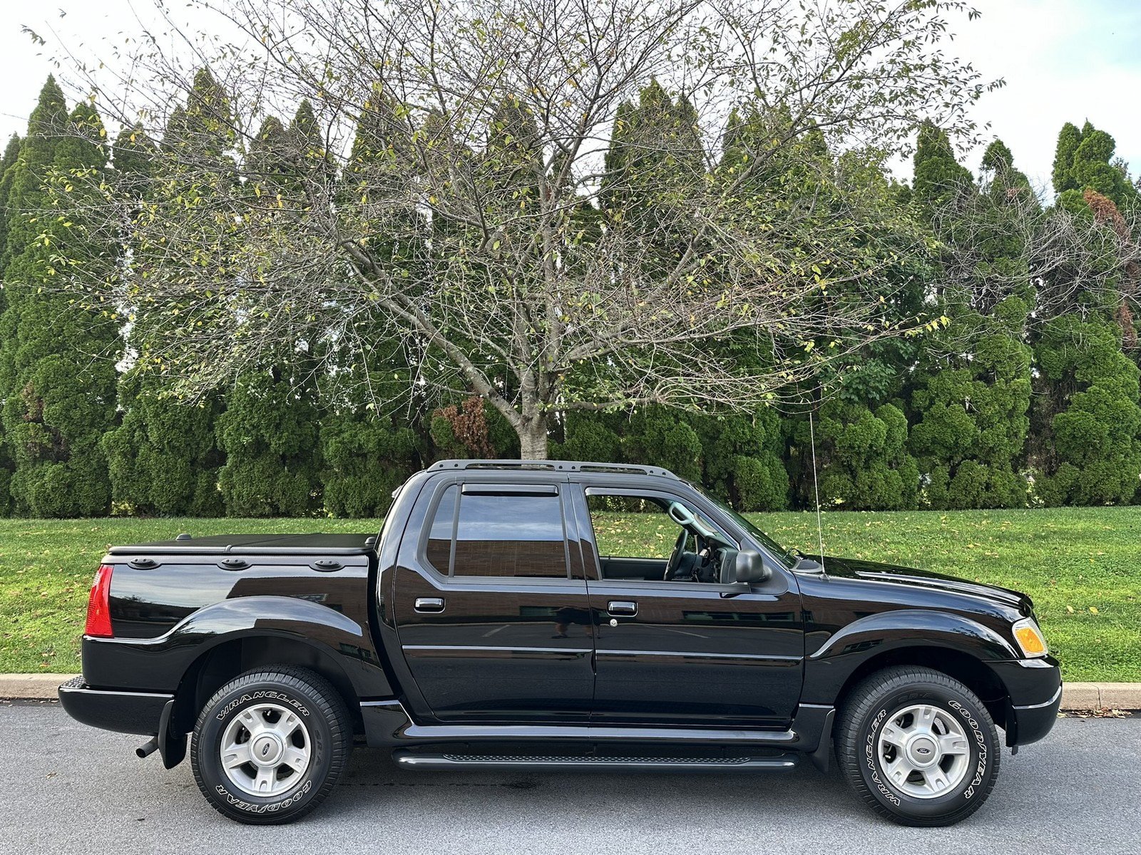 Used 2004 Ford Explorer Sport Trac 4x4 image 31