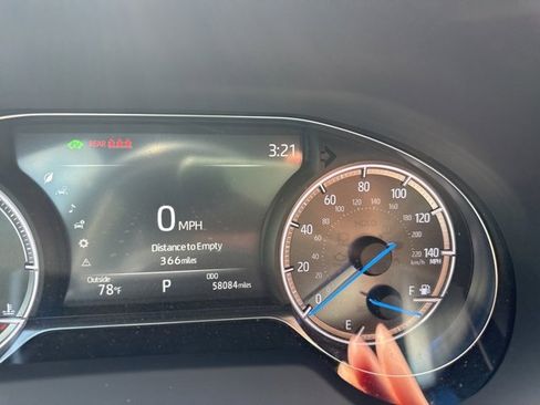 Used 2021 Toyota Venza Limited image 15