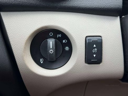 Used 2017 Ford Fiesta Titanium FWD image 21