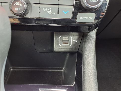 Used 2025 Jeep Compass Limited image 12