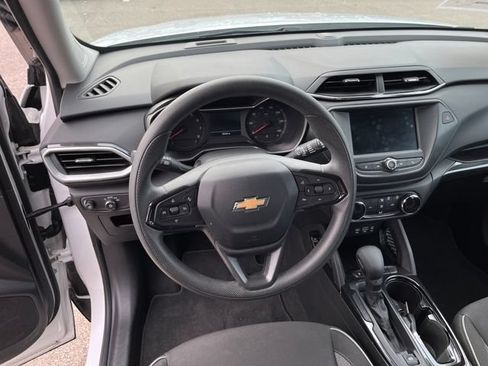 Used 2023 Chevrolet TrailBlazer LS FWD image 12