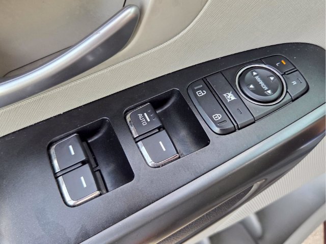 Used 2020 Kia Sedona LX FWD image 32