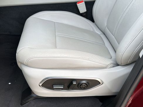 Used 2024 Jeep Wagoneer L Series II RWD image 13
