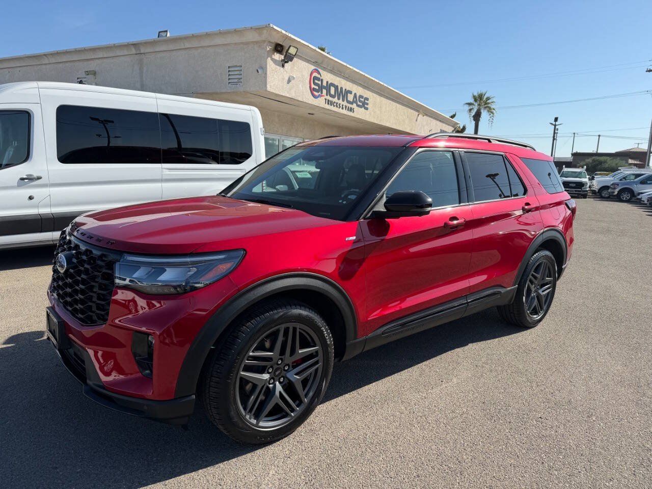 Used 2025 Ford Explorer ST-Line w/ ST-Line Street Pack AWD/4WD image 4