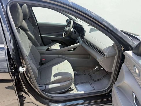 Used 2025 Hyundai Elantra SEL w/ Cargo Package FWD image 12